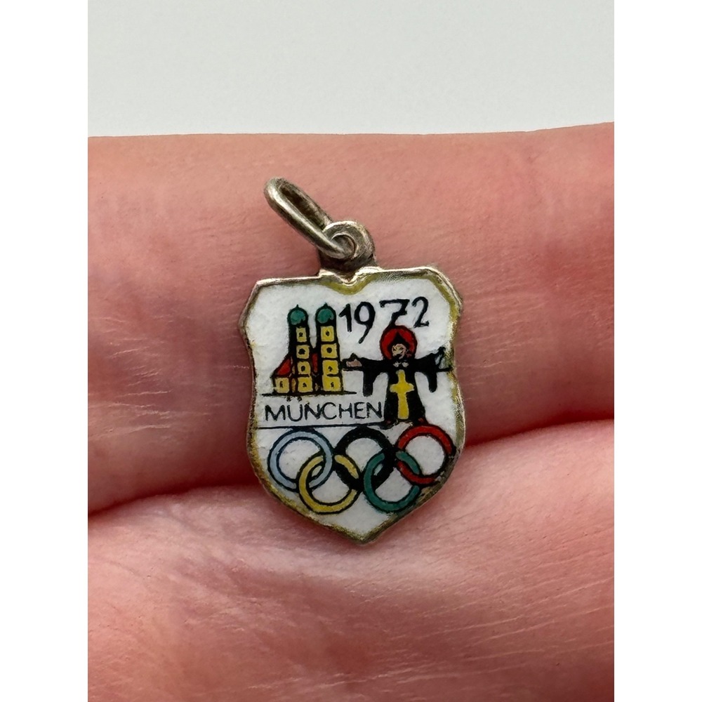 Vintage 1972 Olympics Munich Germany REU 800 Silver Enamel Shield Charm